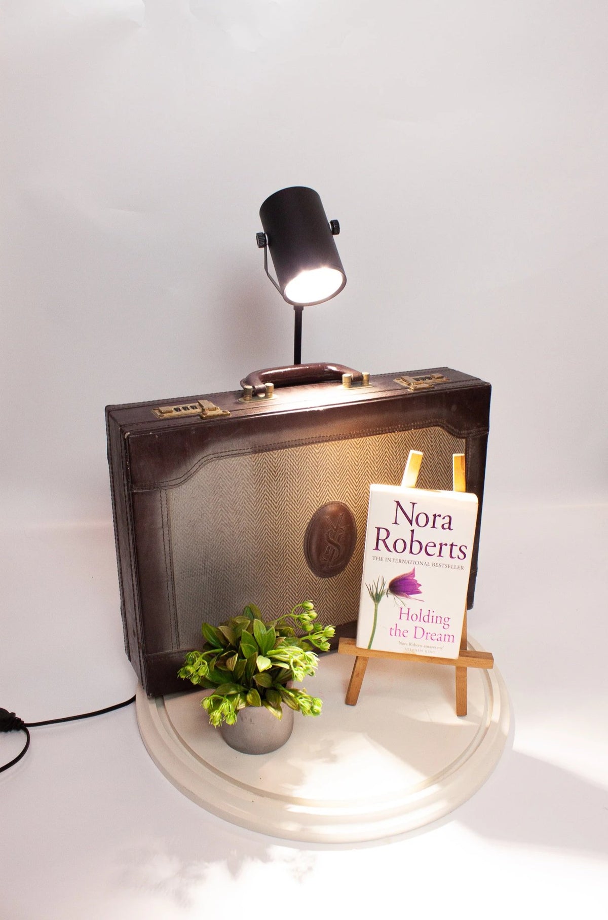 RENTAL Clipon Spotlight (RENTLIGHTS1) Retailers Market, Font